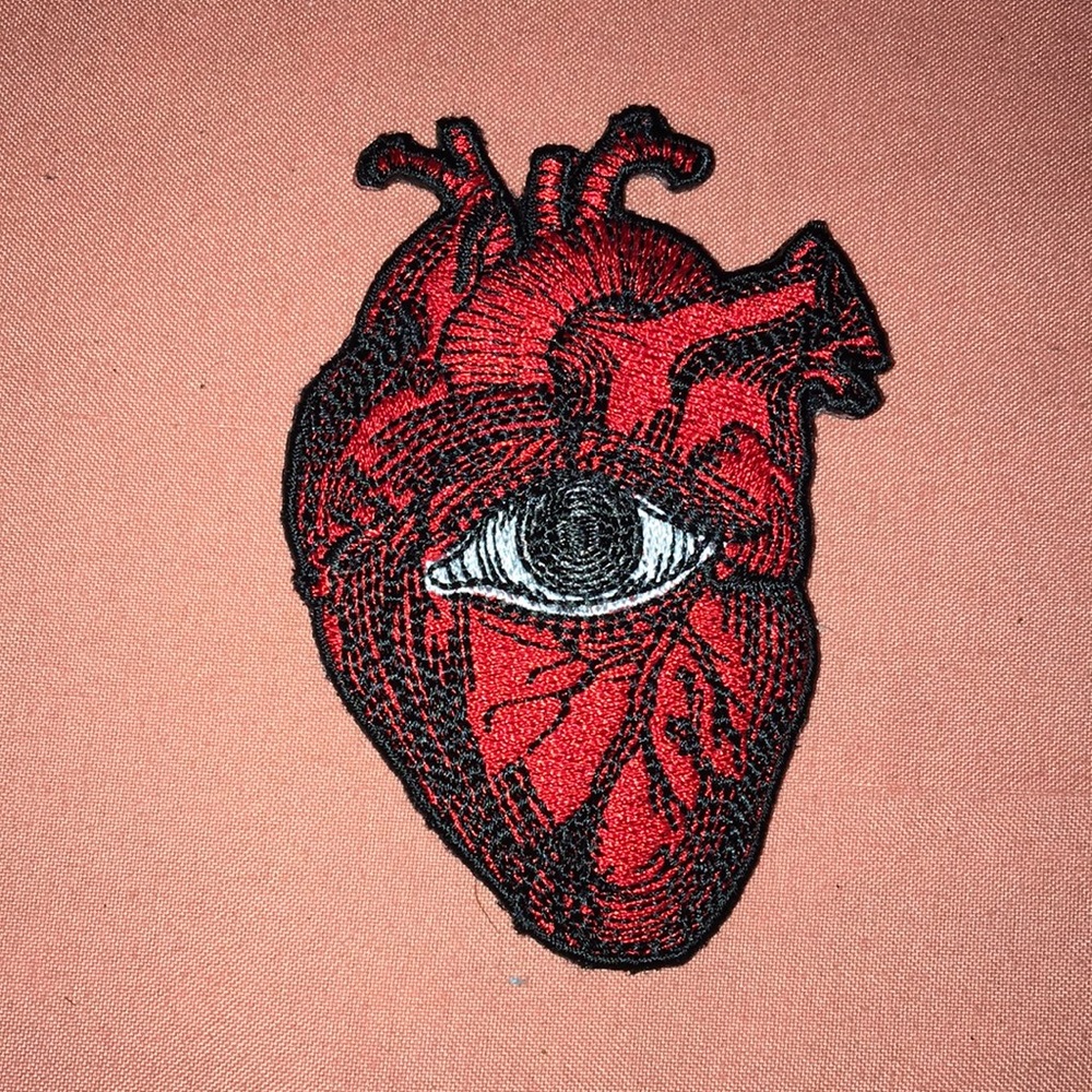 Anatomical heart w. Eye patch